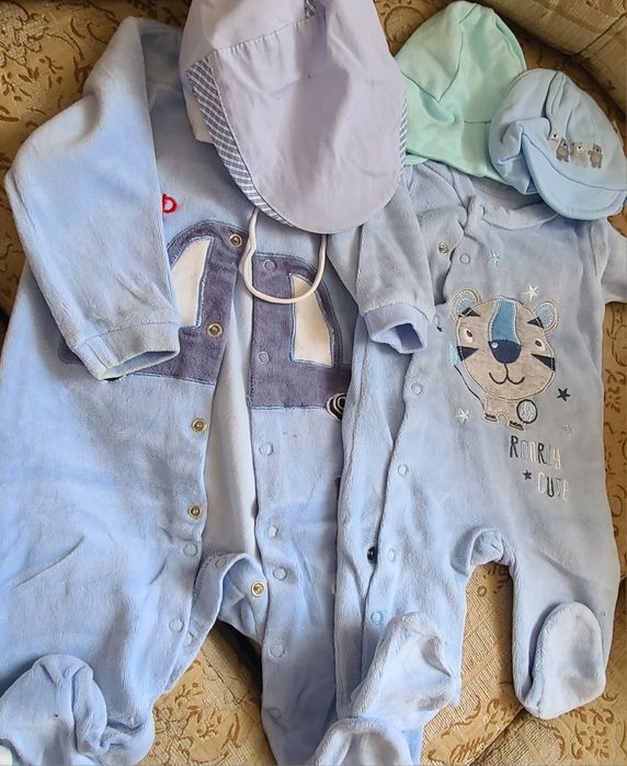 БЕЗКОШТОВНО віддамо речі для малючка. поштою НЕ відправляємо