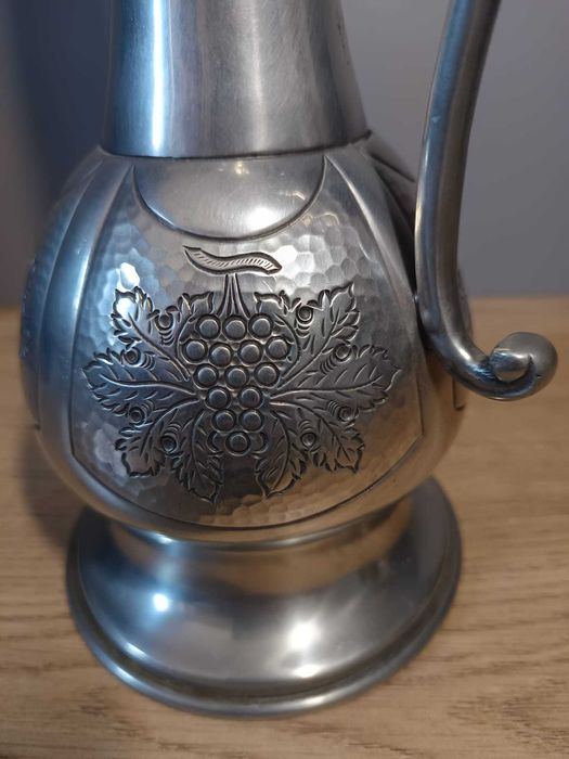 Garrafa de Vinho em Estanho 95% – A.M. Vieira