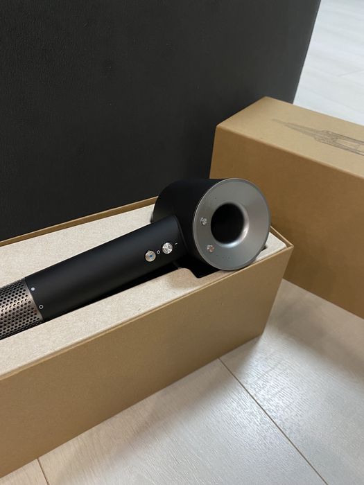 Фен Dyson supersonic