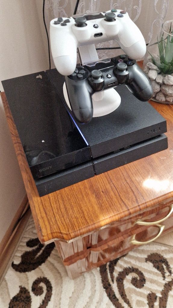 Ps 4 fat + 2 джостика