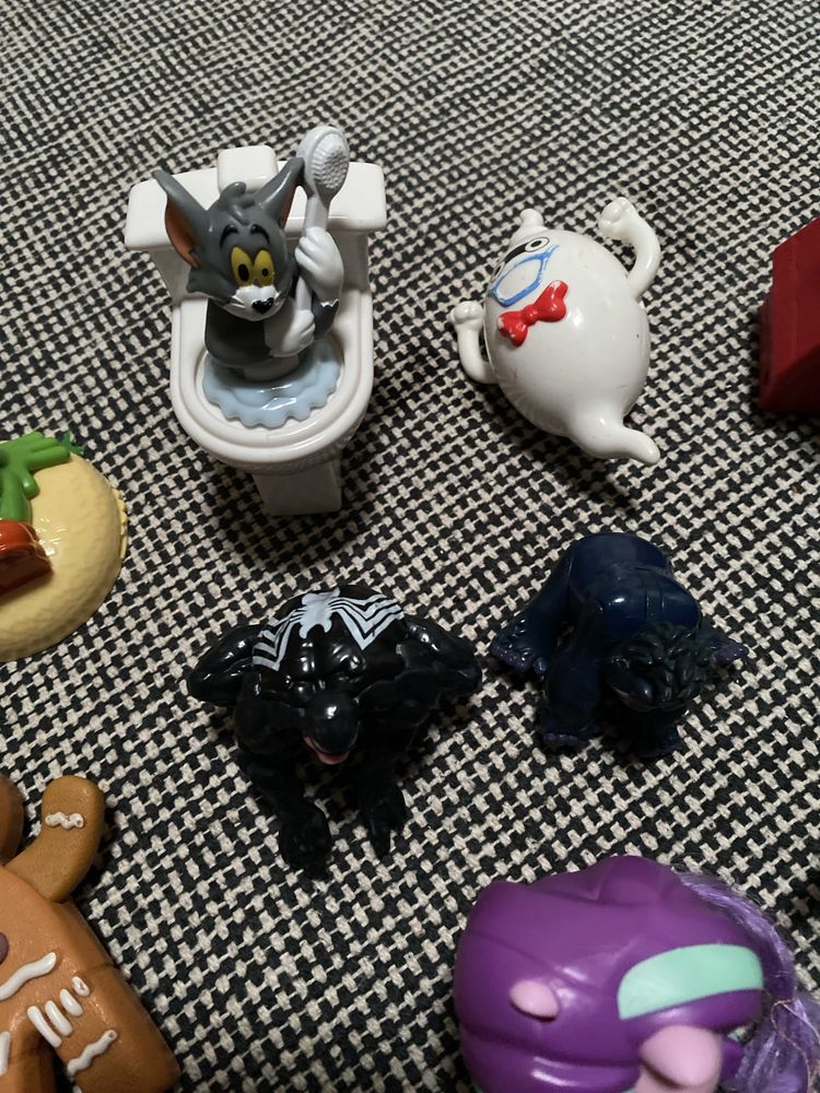 Lote de bonecos e figuras