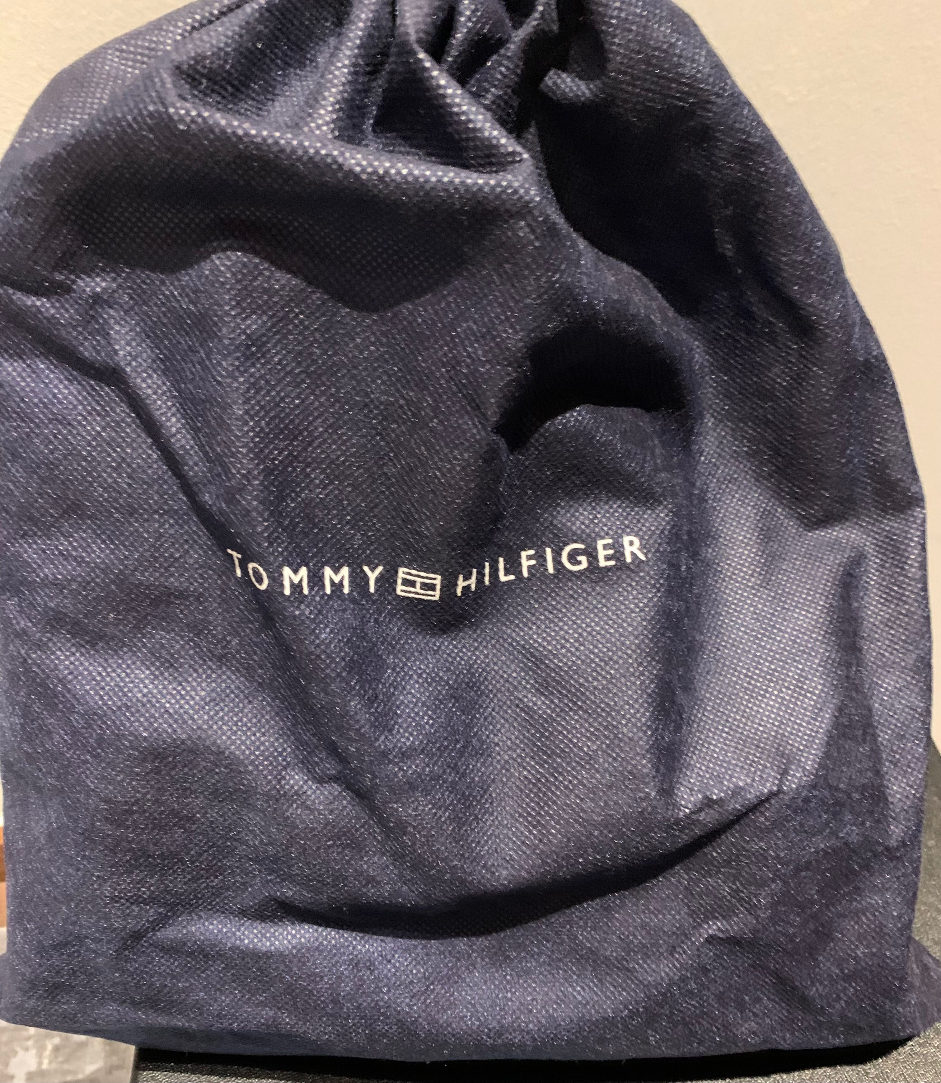 Malinha  tommy hilfiguer nova com etiqueta