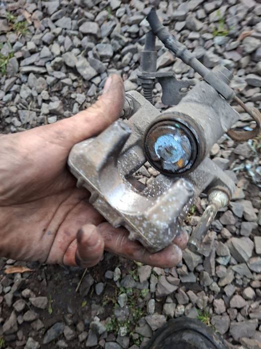 Volkswagen Passat b5 b5 fl zacisk hamulcowy lewy lub prawy jak nowy