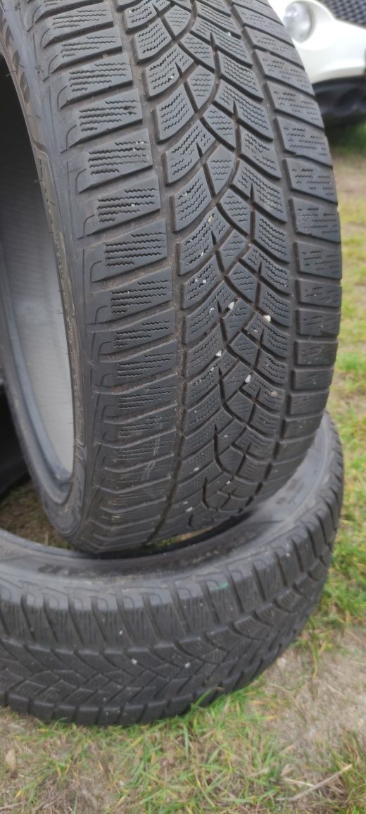 Opony zimowe z 2020r 235/45/18 Goodyear N