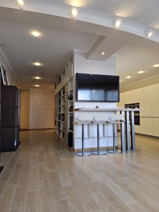 ПРЕСТИЖ ХОЛЛ. ЦЕНТР 4 ком.  210 м.