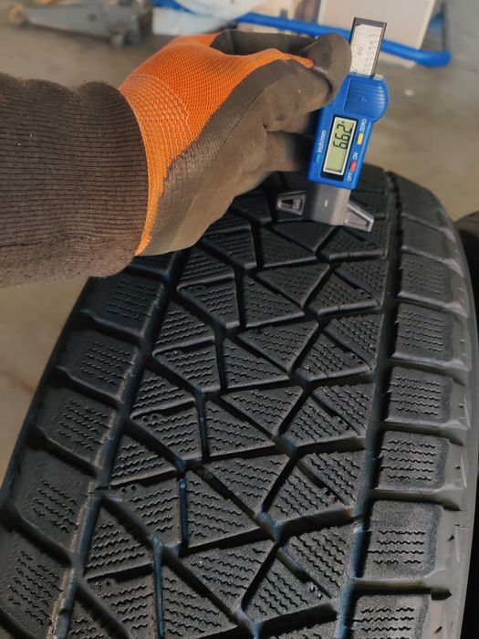 R20 235 55 Bridgestone Blizzak DM-V2 зимові шини