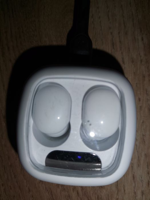 Promocja: piekne mini słuchawki Hifi, bluetooth  z lusterkiem