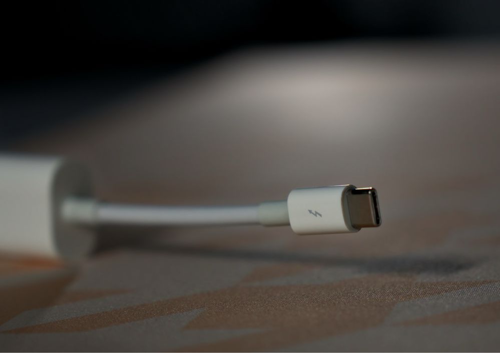 Адаптер Apple Thunderbolt 3 USB-C to Thunderbolt 2