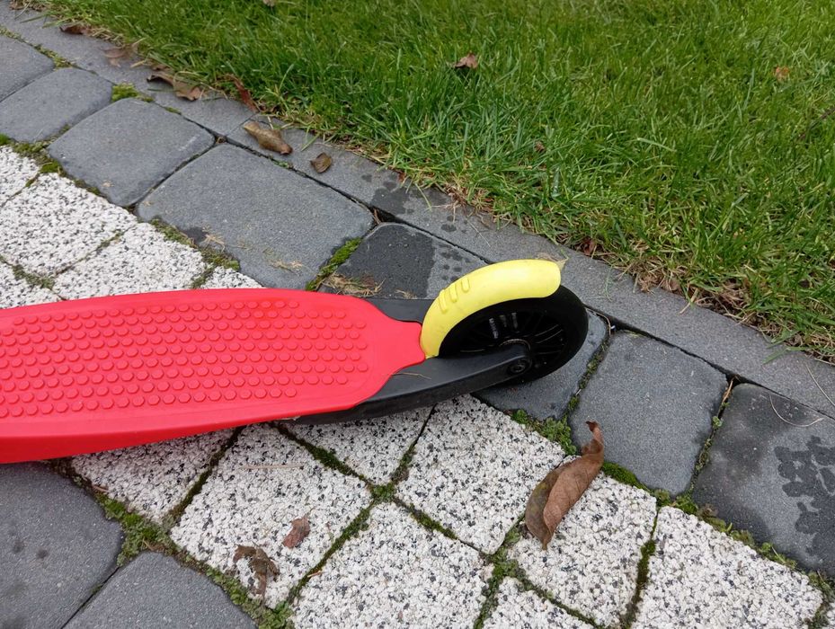 Hulajnoga oxelo 3-kołowa czerwona. Dla dziecka