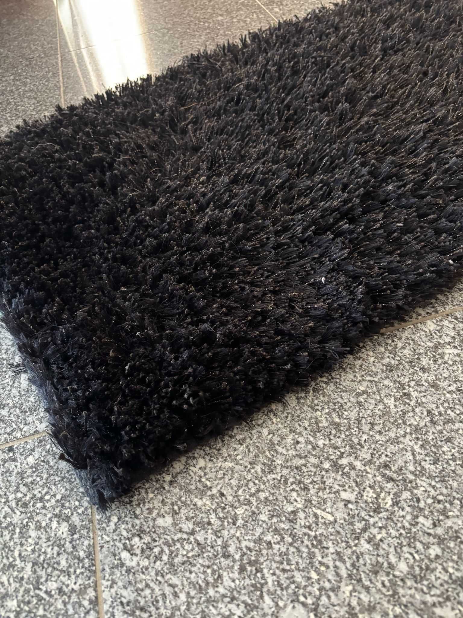 Conjunto de 2 Tapetes pretos de pelo