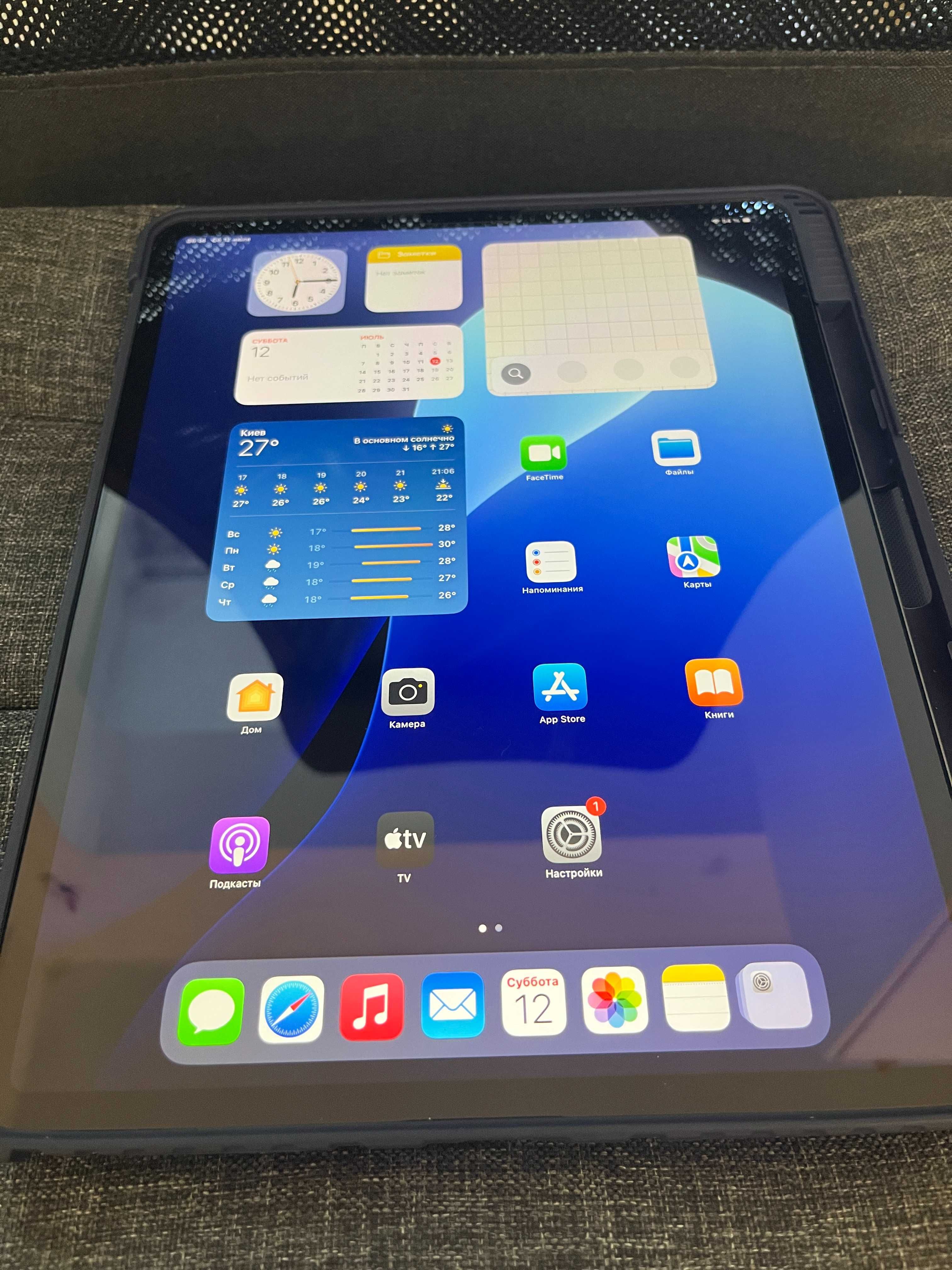 Apple iPad Pro 12.9” (2020, 4-е поколение) Wi-Fi 128 GB +чехол+ стекло