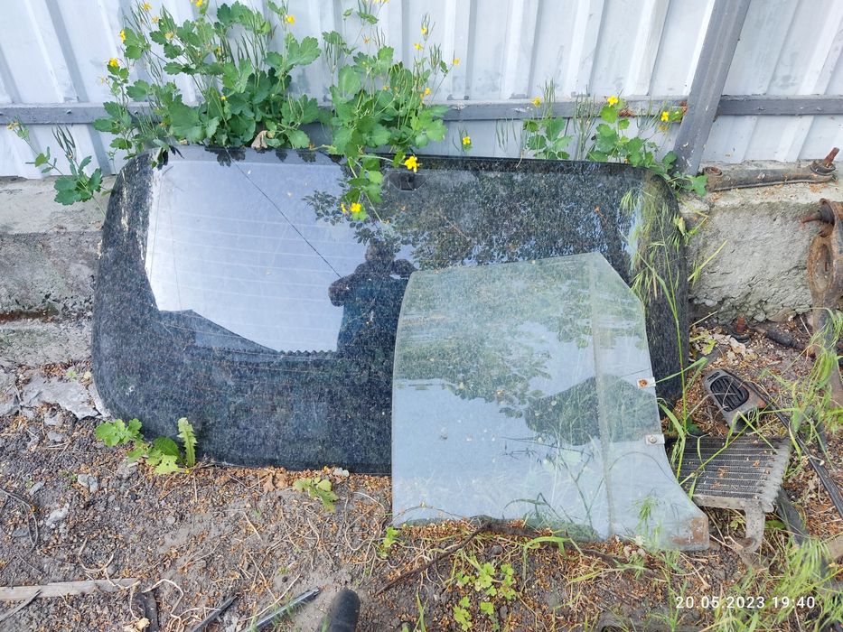 Задние стекло Hyundai Sonata Y 3