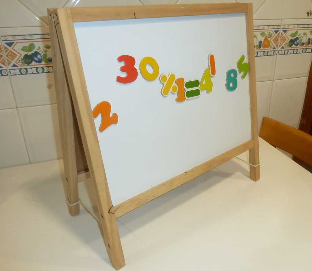 Quadro duplo (magnético e de giz) para mesa (infantil)