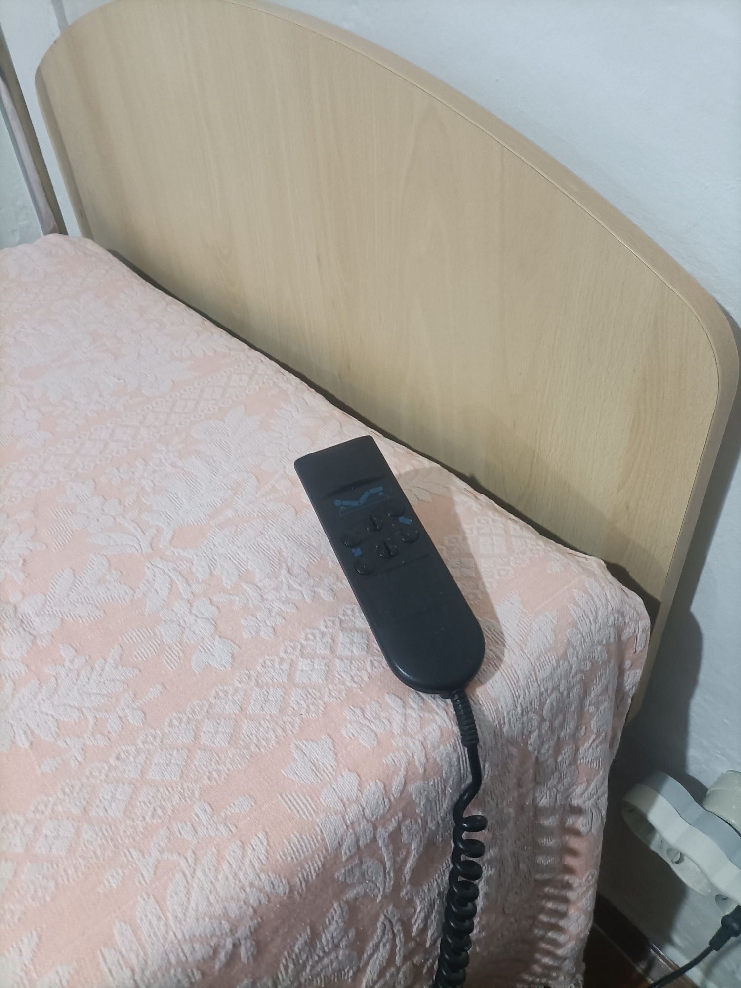 Cama articulada elétrica com comando