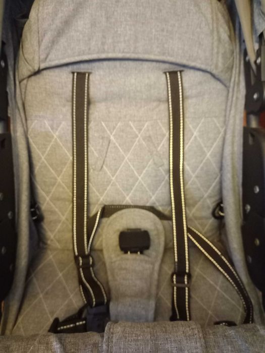 Прогулянкова коляска Carrello Quattro