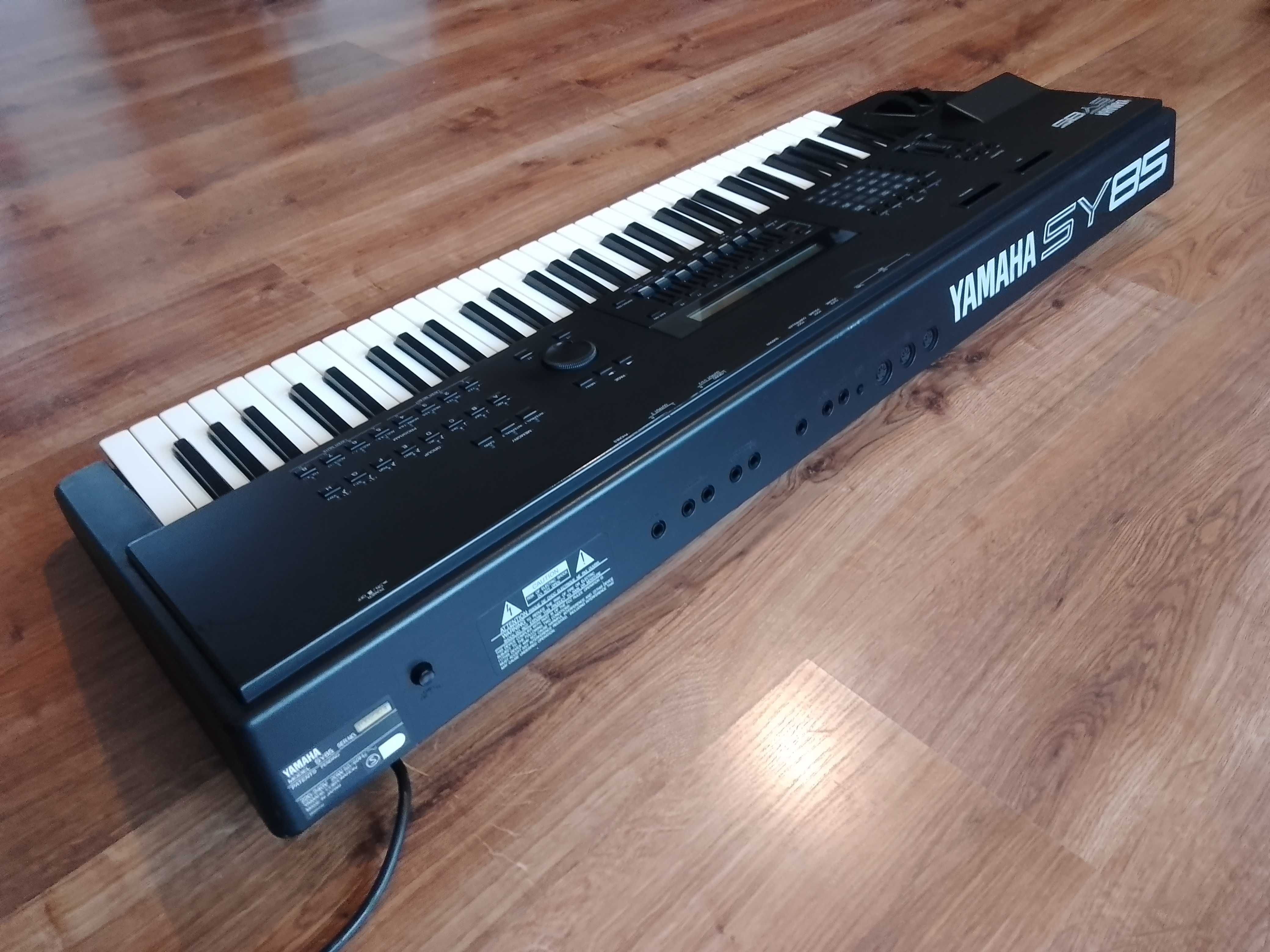 Yamaha SY 85 piękny stan