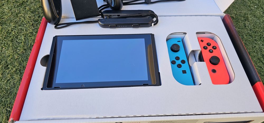 Nintendo Switch + Caixa