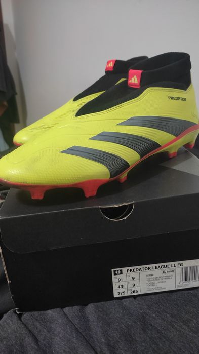 Chuteira Adidas para relva