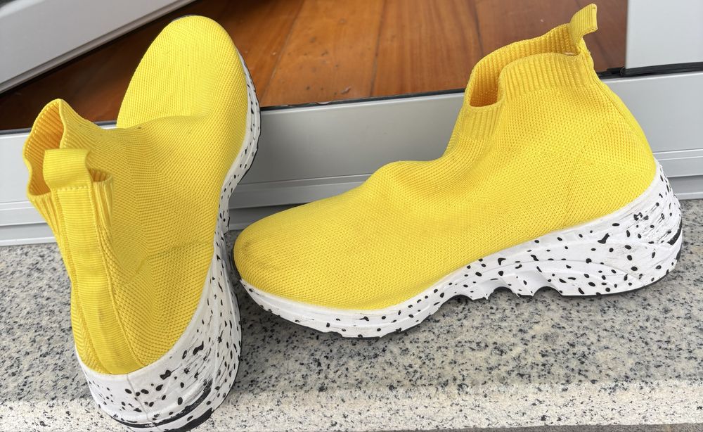 Sapatilhas Amarelas – Conforto e Estilo