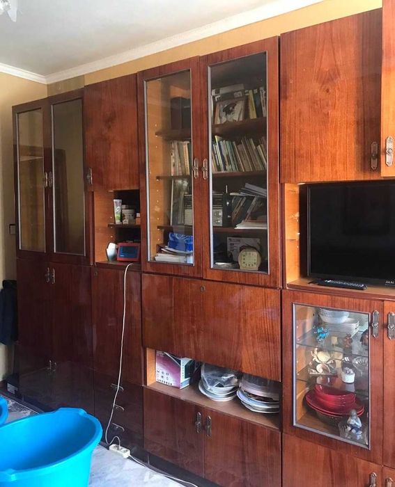 Стінка в гарному стані (Шкаф , Сервант)