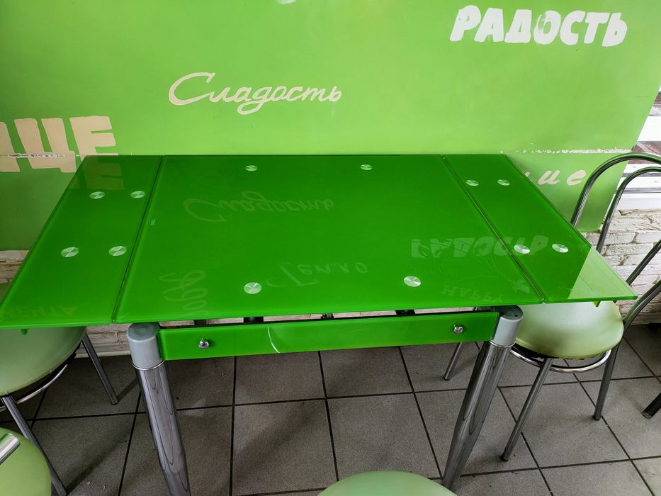 Продам столи  склянні.