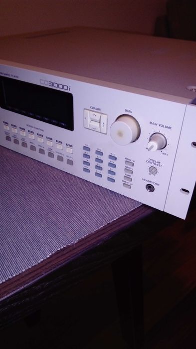 AKAI CD3000i - Sampler clássico analógico