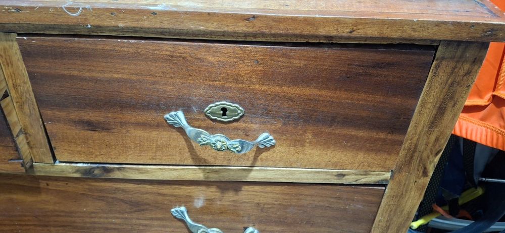 Comoda antiga em excelente estado