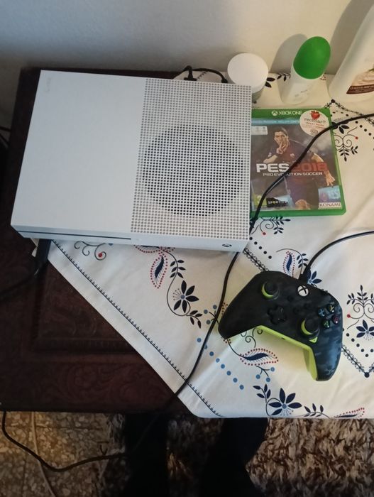 Xbox One Slim 1 terabyte