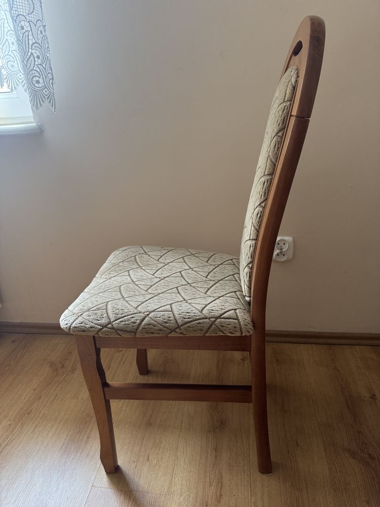 Zestaw stol + 8 krzeseł + komoda