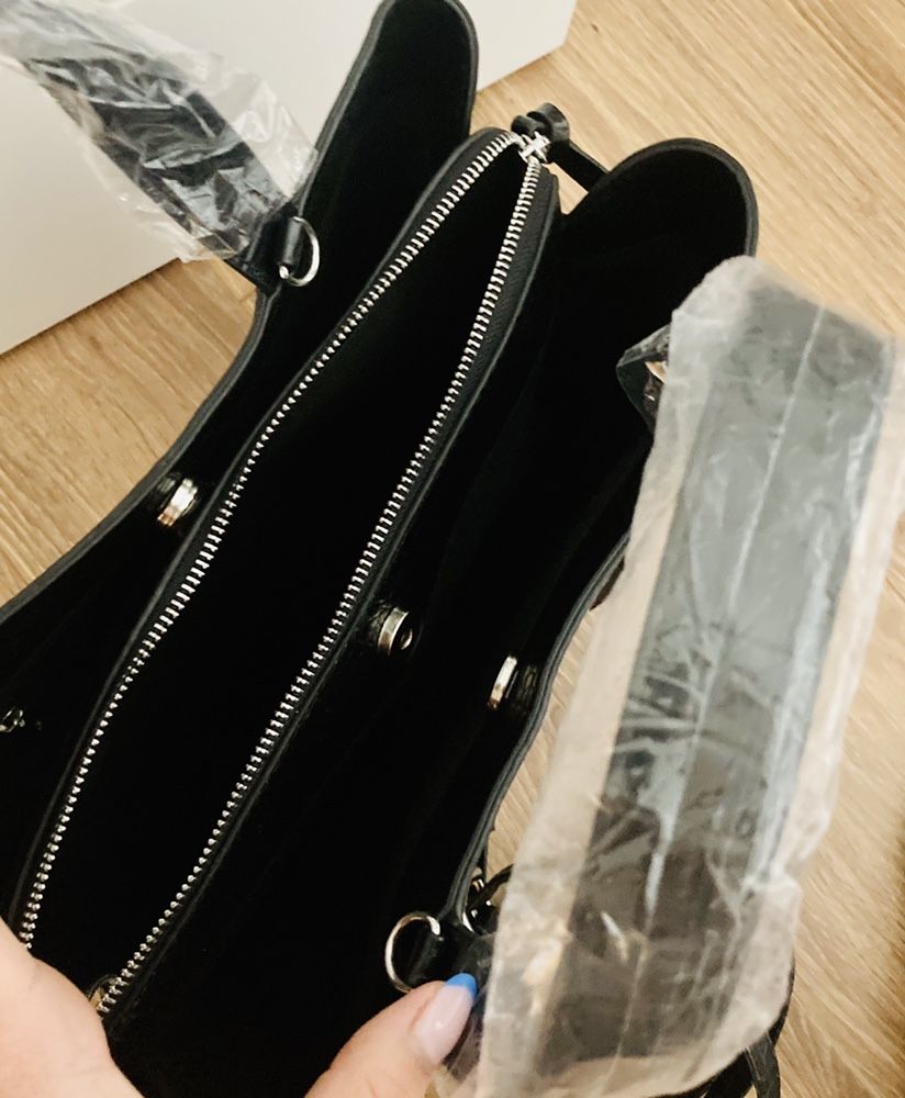 Czarna torebka Stradivarius