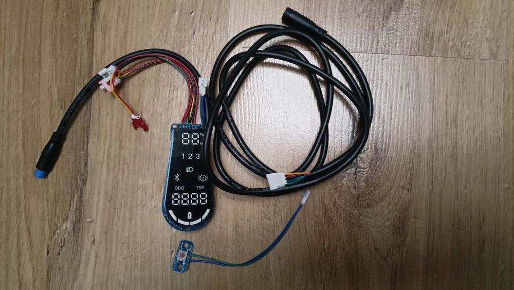 Wyświetlacz hulajnogi fiat 500.