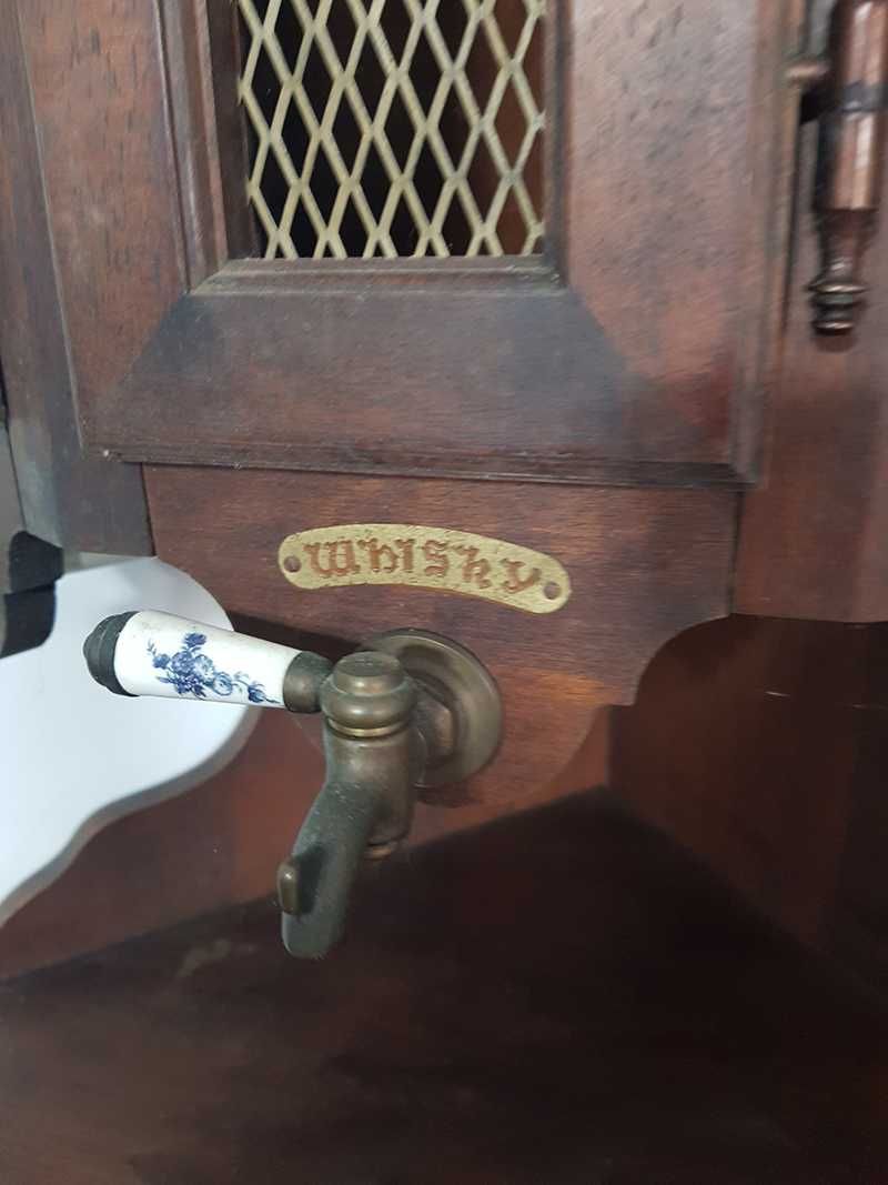Móvel bar curioso