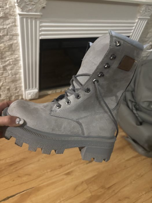 Демісезонні високі стильні чоботи, розмір 37. нові