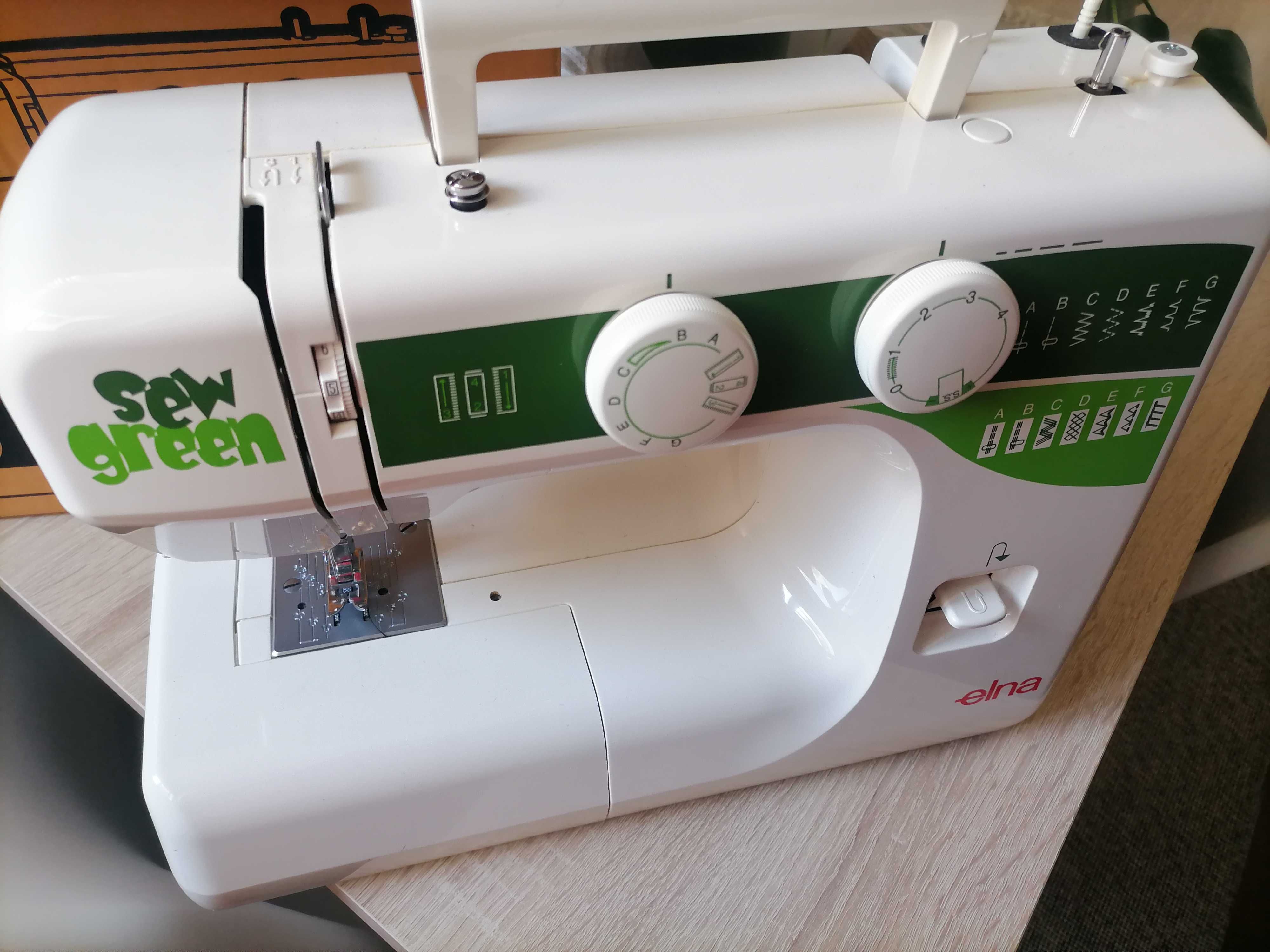 Máquina de costura quase nova