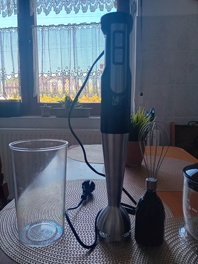 Robot mieszajacy, miksujący, blender