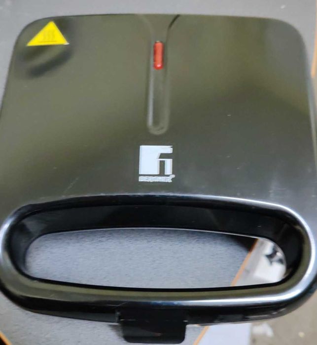 Opiekacz sandwich begner toster BG-51029K czarny 750 W