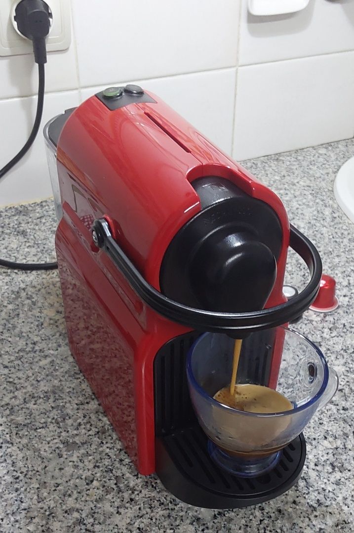 MÁQUINA CAFÉ NESPRESSO,QUENTISSIMO. Casa,Escritório,Sala,Cozinha,etc.