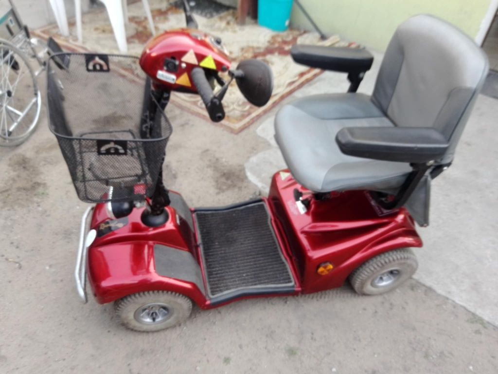 Wozek inwalidzki elektryczny