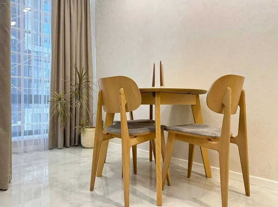 Сучасна однокімнатна поруч міського озера