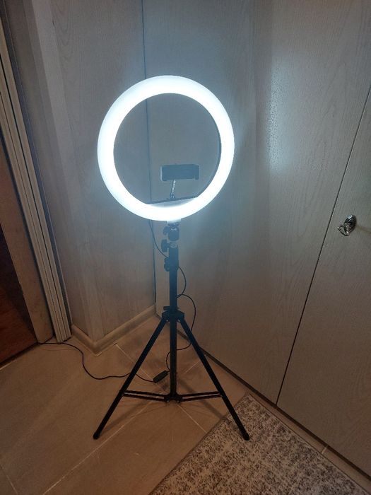 lampa pierścieniowa LED do zdjęć (ring light)