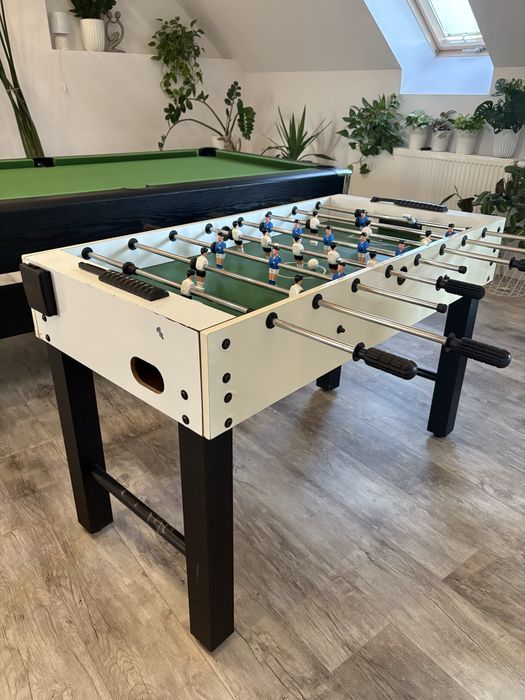 Stół z piłkarzykami (piłkarzyki)