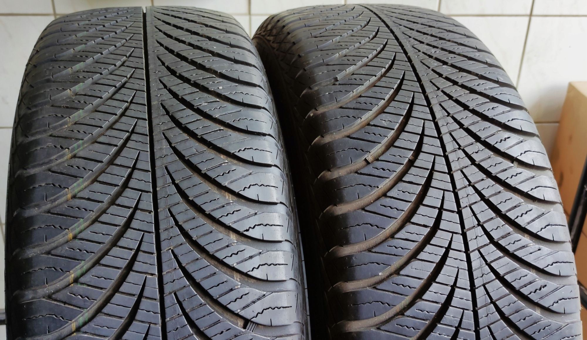 Opona 215/55/17 Goodyear 6,64mm 2szt.=400zł C