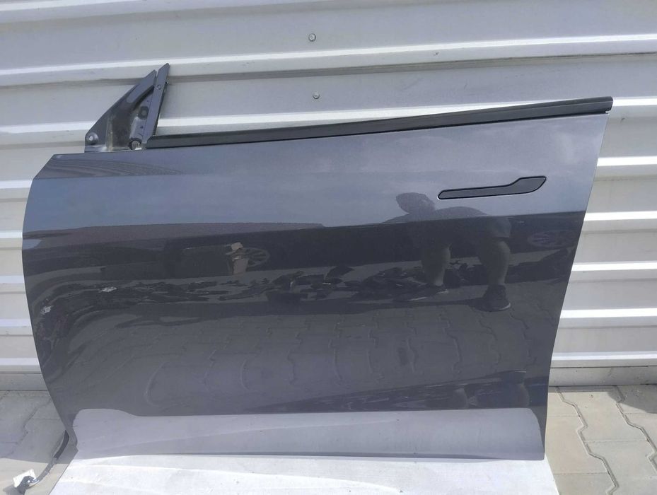 Tesla Model Y Двері Передні/Задні - рестайл дорестайл