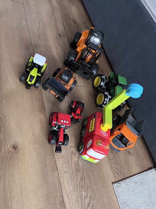 Zestaw zabawek ciagnik traktory straz pozarna