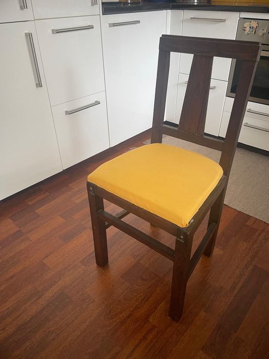 Conjunto de 6 cadeiras de madeira