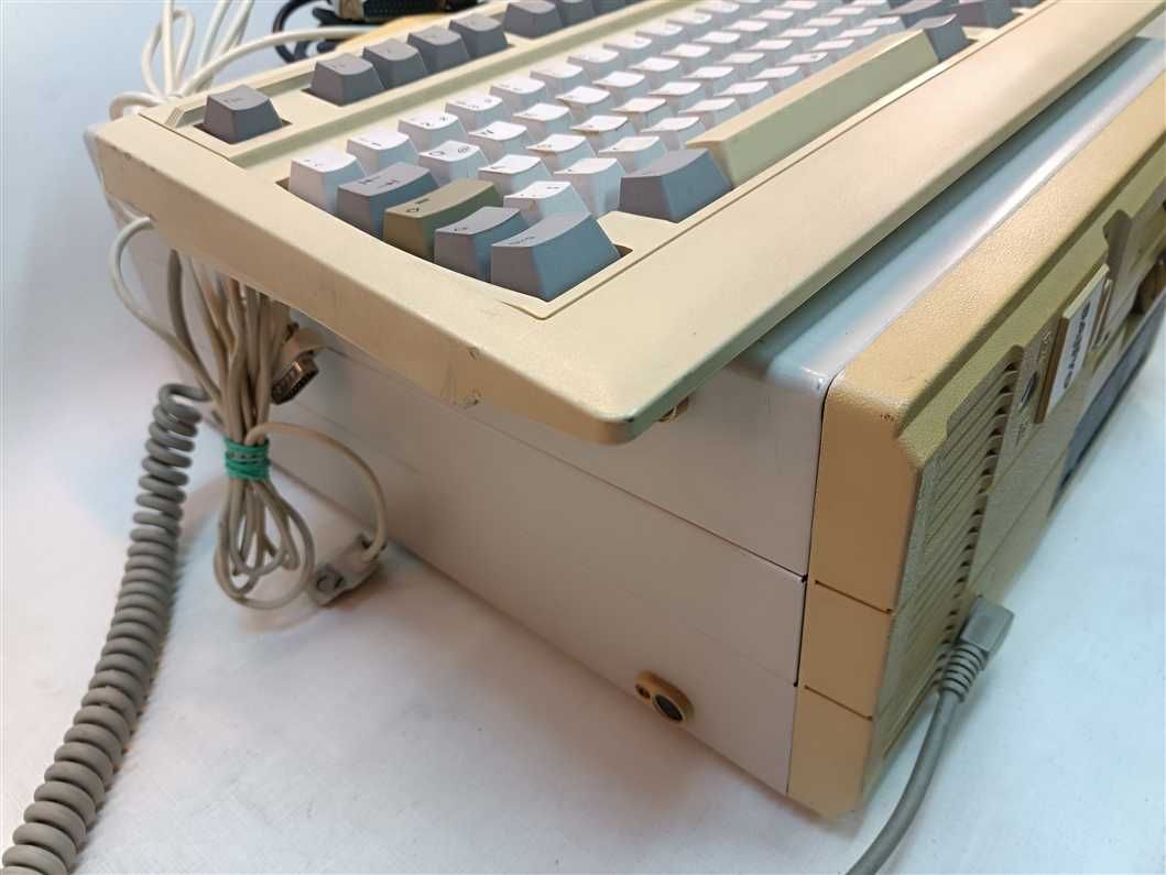 Retro komputer Sanyo MBC-17LX1