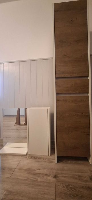 Komplet mebli łazienkowych słupek szafka lustro