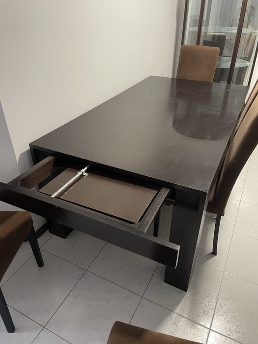 Mesa extensivel e cadeiras