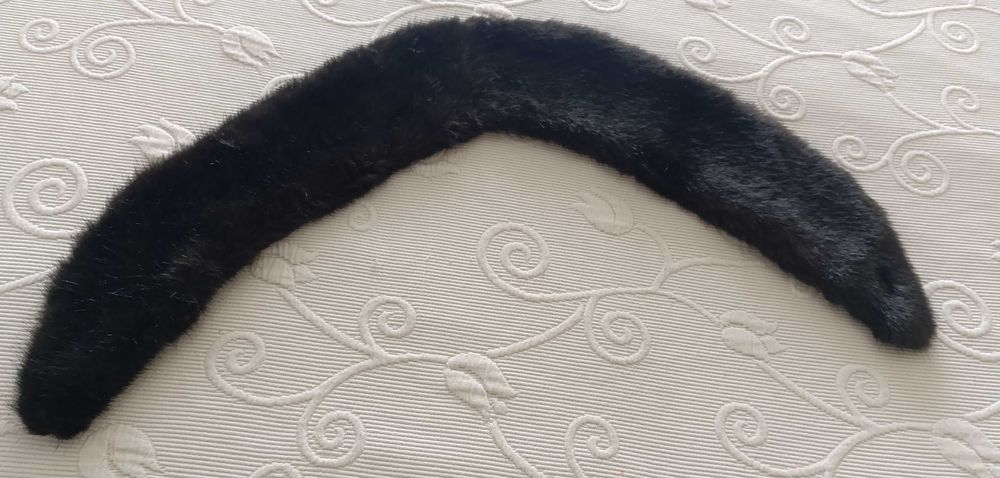 Gola de peles, castanha,  em Astraçã, forrada, para vestido ou casaco