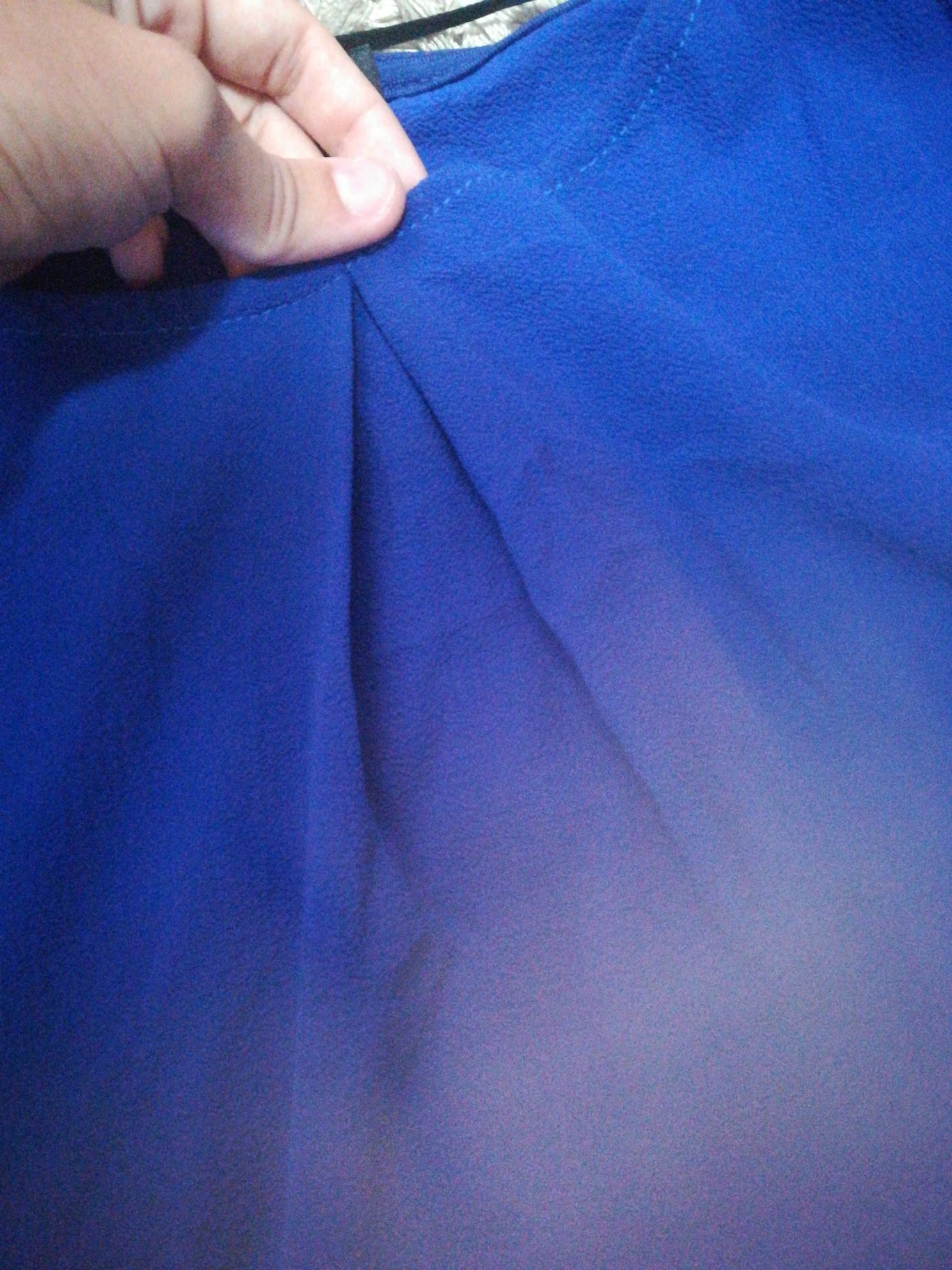Camisola azul escuro